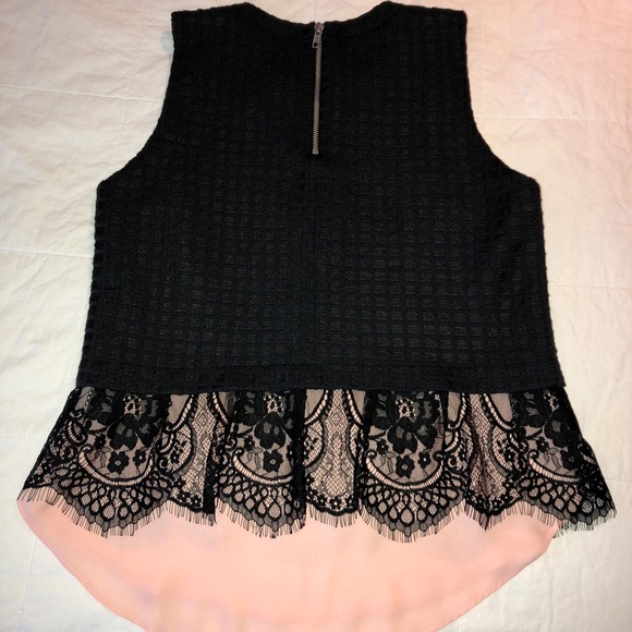 Sleeveless lace layer top - Picture 4 of 6